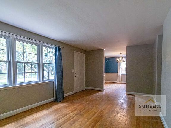 4th image of 326 Lincoln Ave