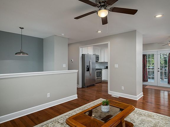 5th image of 521 Pinoak Dr