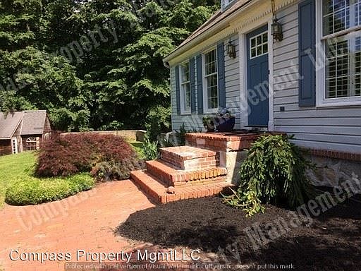 2nd image of 1033 W Kings Hwy