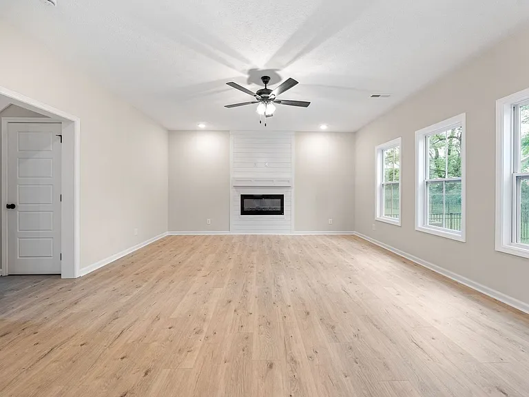 217 Wesson Dr — Photo 6