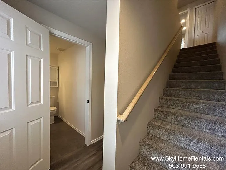 2180 Maplewood Dr S — Photo 9