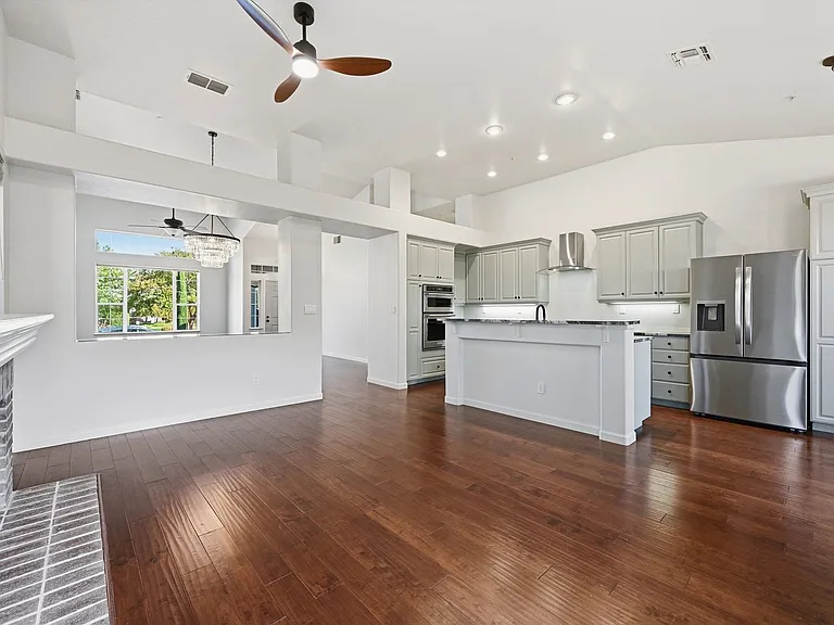 1439 Gordon Dr — Photo 11