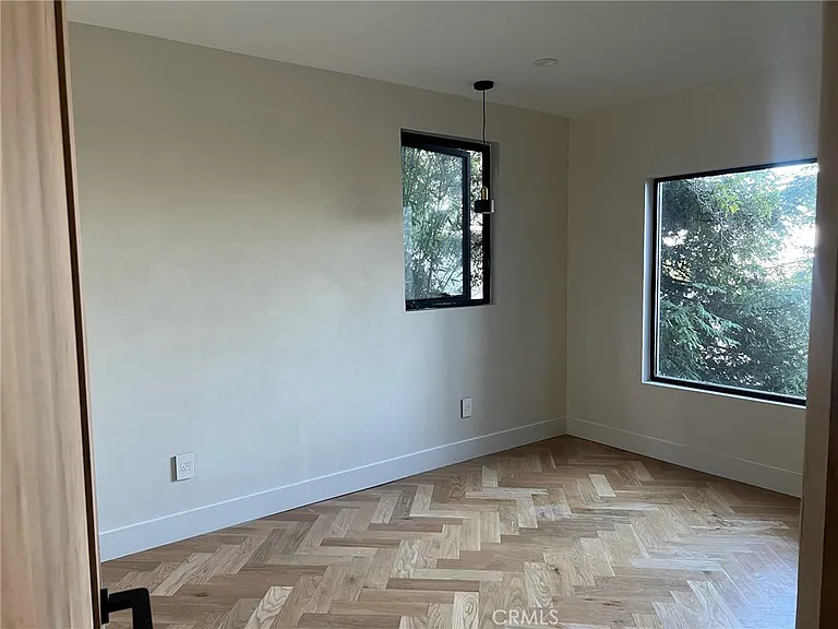 1821 Edgecliffe Dr — Photo 21
