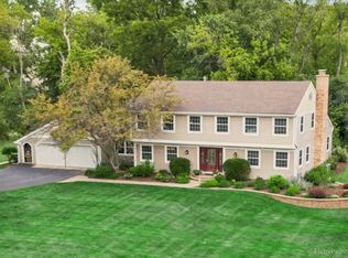 25338 N Wren Rd, Tower Lakes, IL 60010