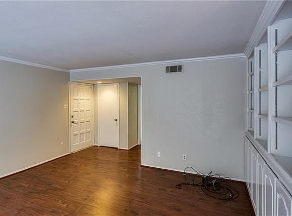 4th image of 4944 Amesbury Dr #107