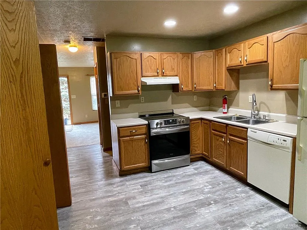 2 bed, 1.5 bath, $1,200 — Photo 4