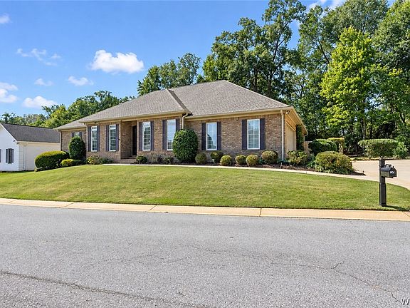 2nd image of 801 Pin Brook Ln