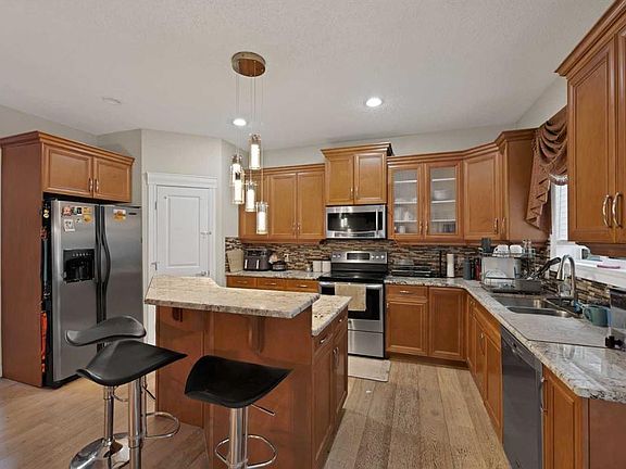 3rd image of 77 W Saddleland Dr NE
