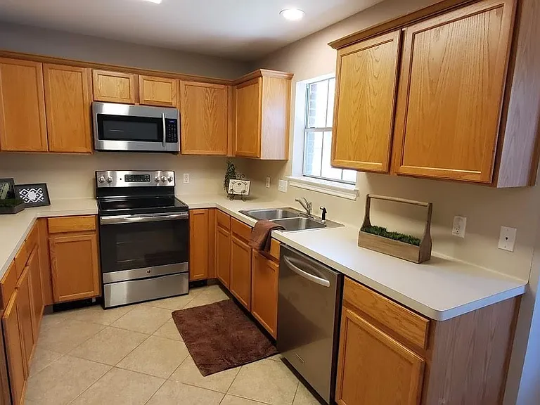 1207 Toby Ln — Photo 5