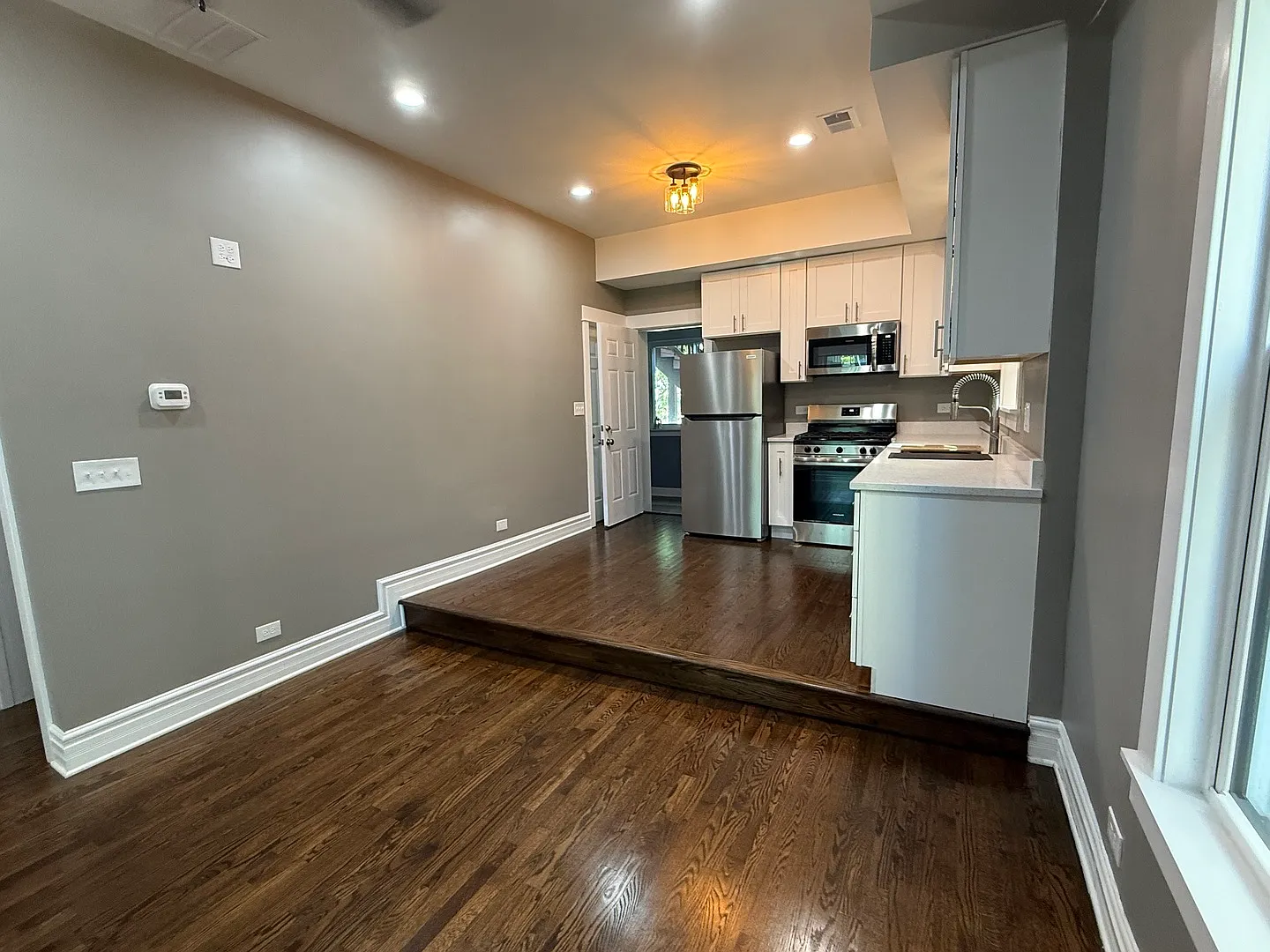 3310 W Le Moyne St — Photo 3