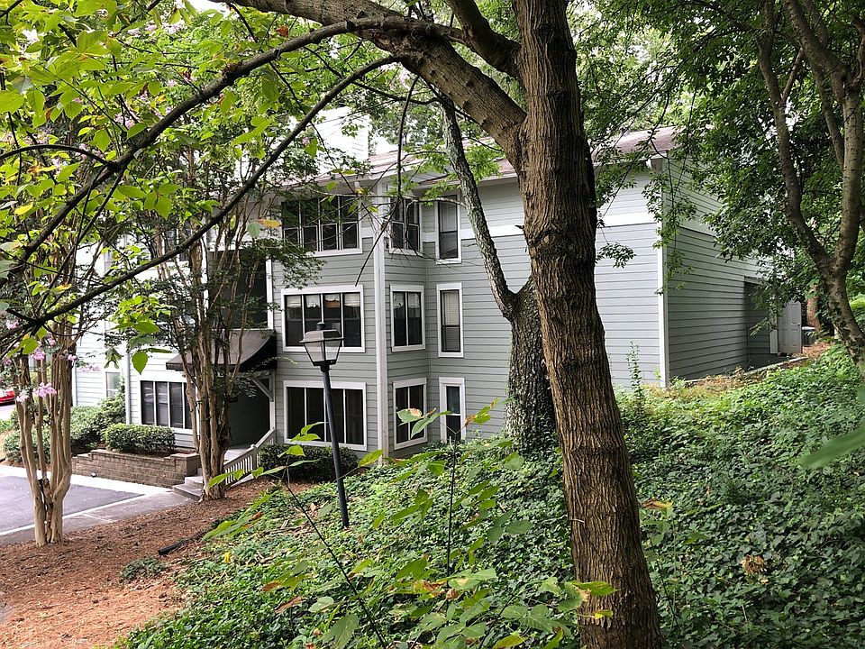 2nd image of 407 Summit North Dr NE