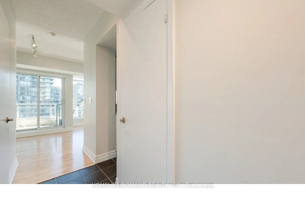 Building Photo - 8 Scollard St #504