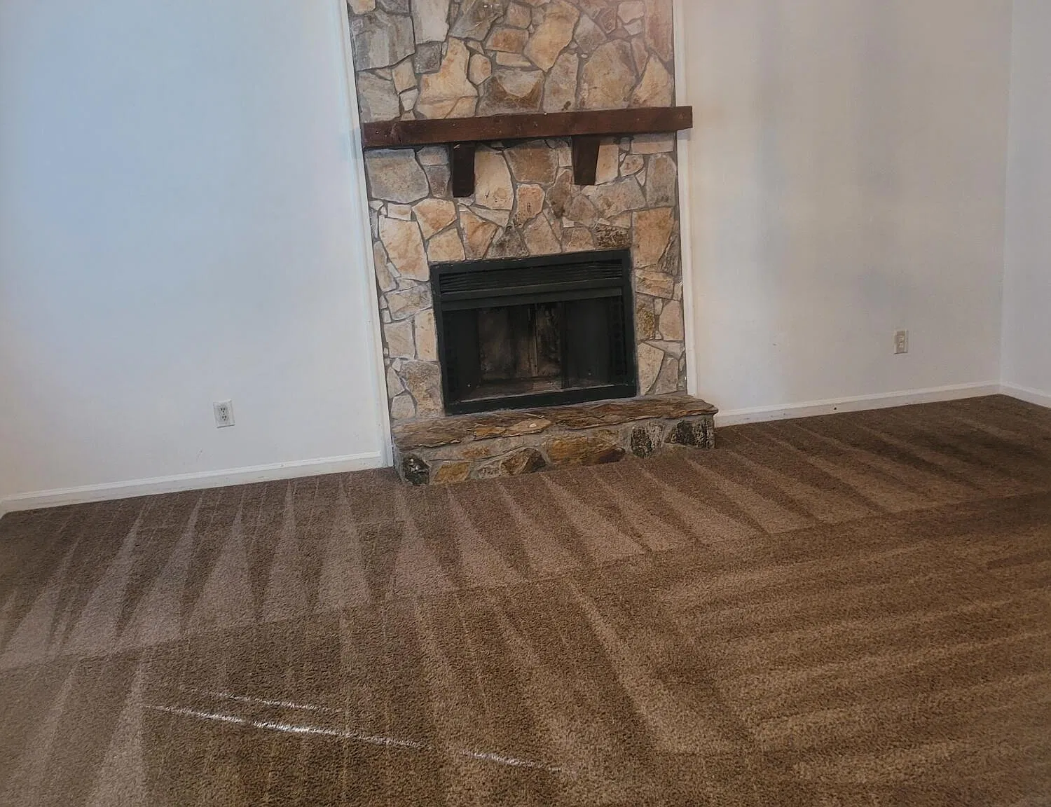 3 bed, 2.0 bath, 1395 sqft, $1,200 — Photo 2
