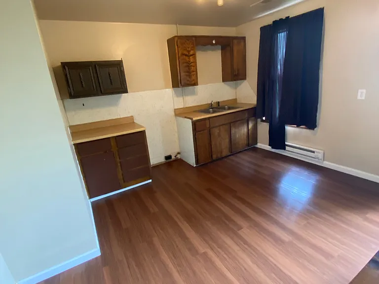 1227 N Superior St #4 — Photo 2
