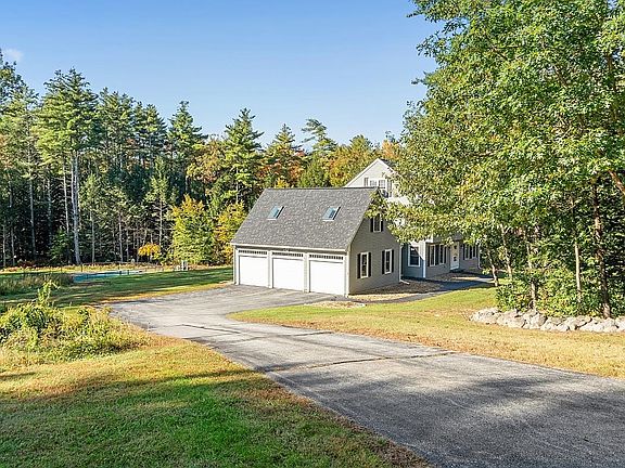 3rd image of 17 Deer Hollow Drive