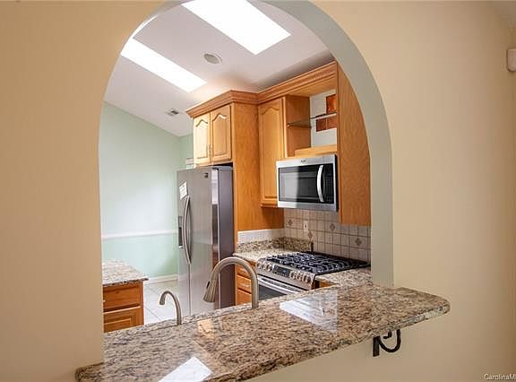 5th image of 8 Stonebridge Dr