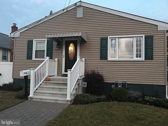 2nd image of 920 Woodland Ave