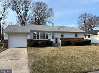 16 Senf Dr, Hamilton, NJ 08620