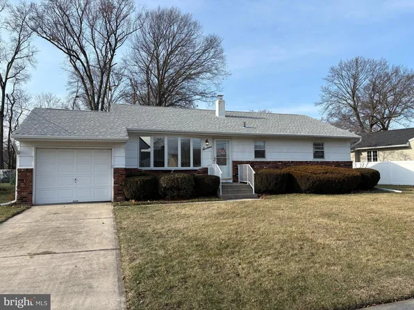 16 Senf Dr, Hamilton, NJ 08620