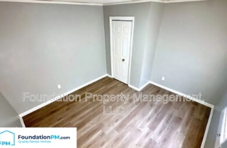 1748 Benning St — Photo 16