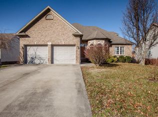 136 Carriage Ln, Georgetown, KY 40324