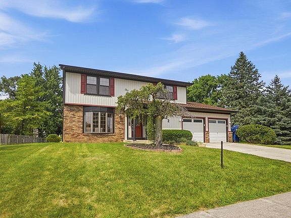 3rd image of 322 Sprucewood Dr
