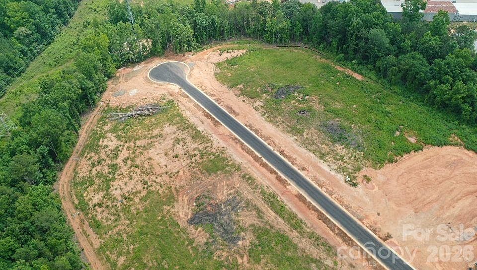 2nd image of 122 Shiloh Rd N