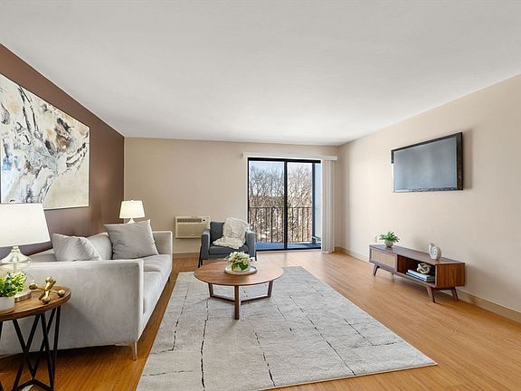 5th image of 1321 Worcester Rd APT 610