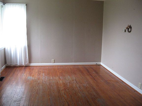 4th image of 6604 Alexandria Pike