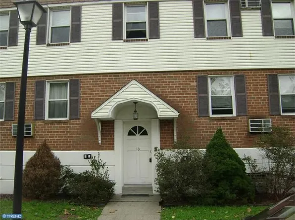 10 Brighton Vlg, Broomall, PA 19008