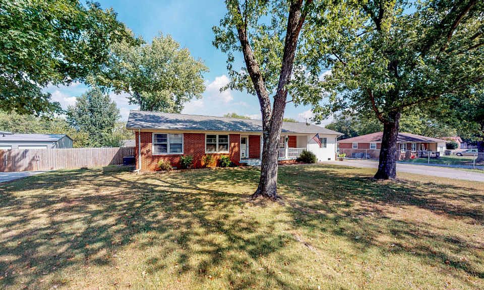 1st image of 107 Maple Dr