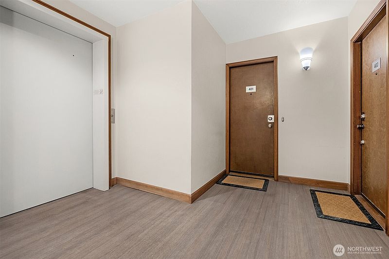 3rd image of 435 Summit Avenue E #402