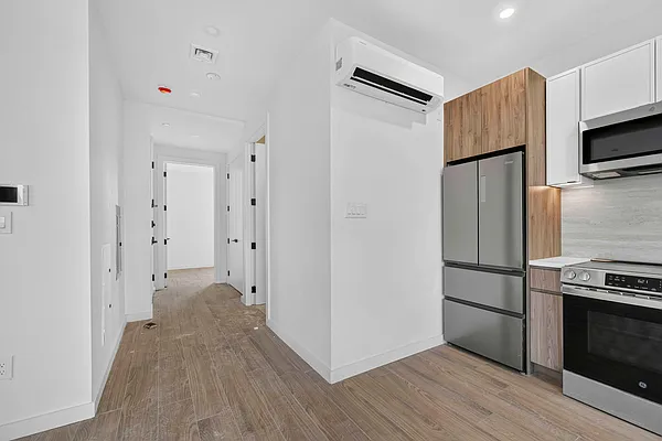 Building, photo 1