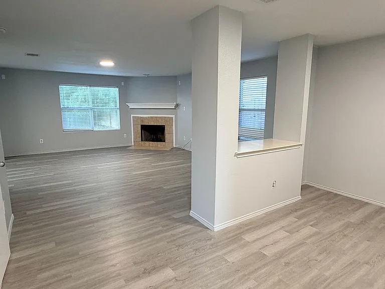 8440 Shallow Creek Dr — Photo 6