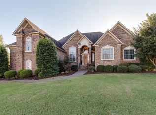 1008 Heathrow Dr, Hendersonville, TN 37075