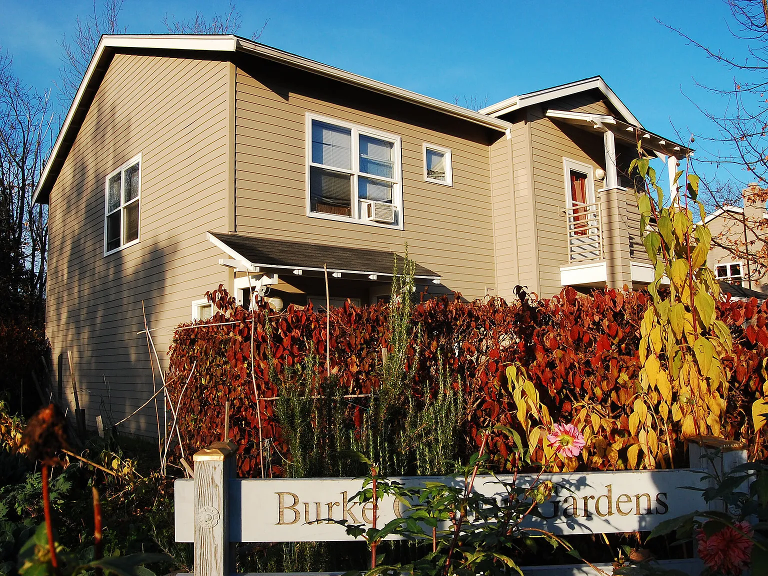 Burke Gilman Gardens — Photo 2