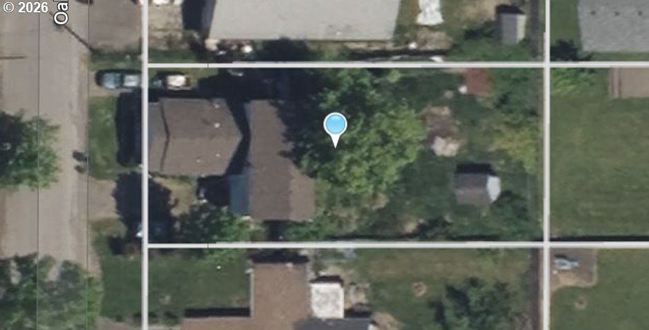 2nd image of 211 Oak St