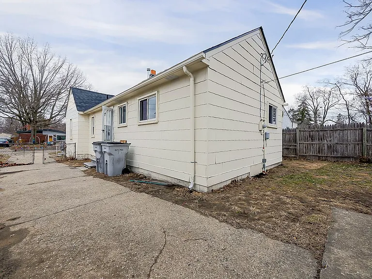 23352 Powell Ave — Photo 22