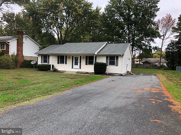 2nd image of 724 Dixon Dr