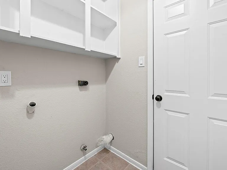 1923 Winding Creek Dr — Photo 22