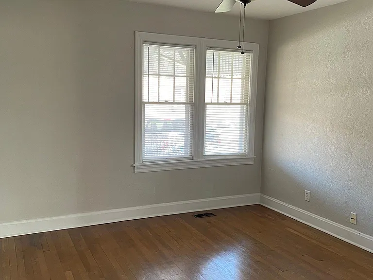 1321 Charleston Ave — Photo 13