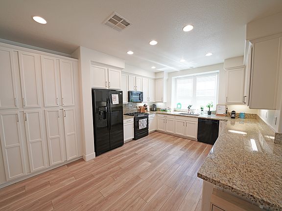 5th image of 28635 N Pietro Dr