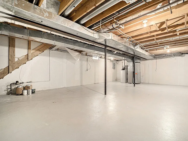 896 Saint Clair St — Photo 24