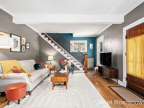3rd image of 247 Diamond Ave SE
