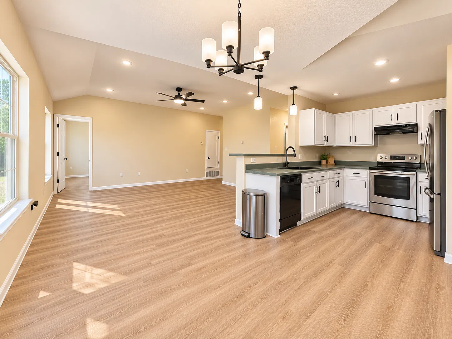 3 bed, 1126 sqft, $1,550 — Photo 2