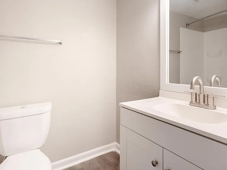 River Breeze Apartments — Photo 15