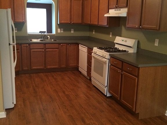Kit w/ appliances