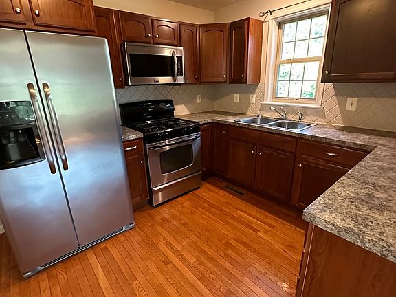 3rd image of 618 Oakwood Ave #D1