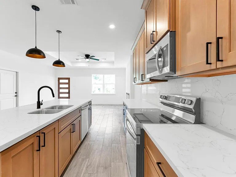 11403 Alcott Dr — Photo 16