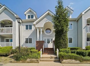 9D Leva Dr, Morristown, NJ 07960